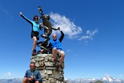 68 Sul piedistallo con l'Angelo delle Cadelle 